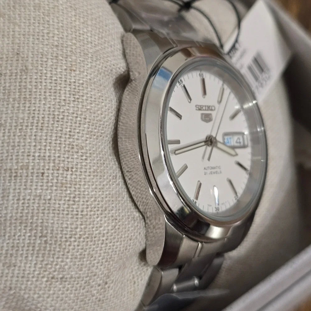 Seiko 5 SNKE49K1 39mm Automatic Watch White Dial Day Date 21 Jewels Box Office